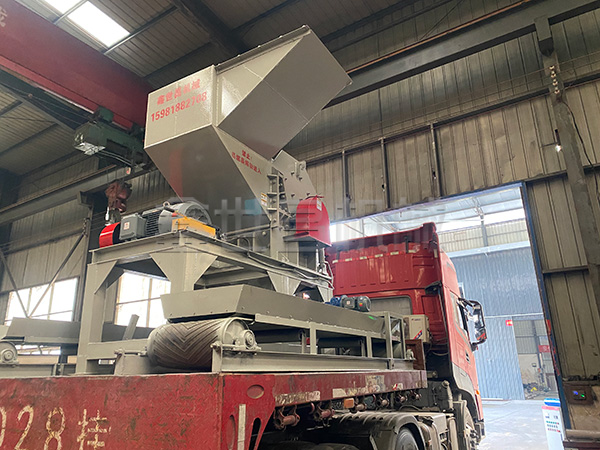 800型加長進(jìn)料易拉罐破碎機發(fā)往福建福州