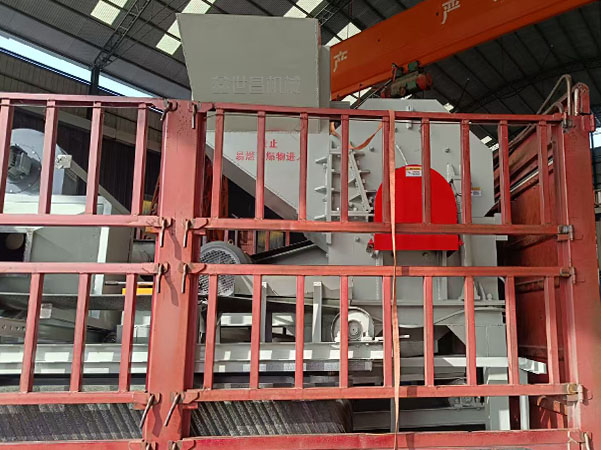 1300破碎機發(fā)貨現(xiàn)場