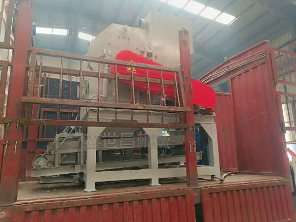 1000型破碎機發(fā)往江蘇