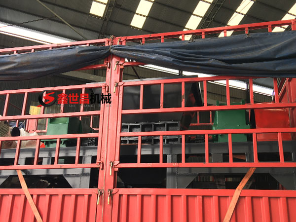 貴州1000型雙軸撕碎機發貨現場